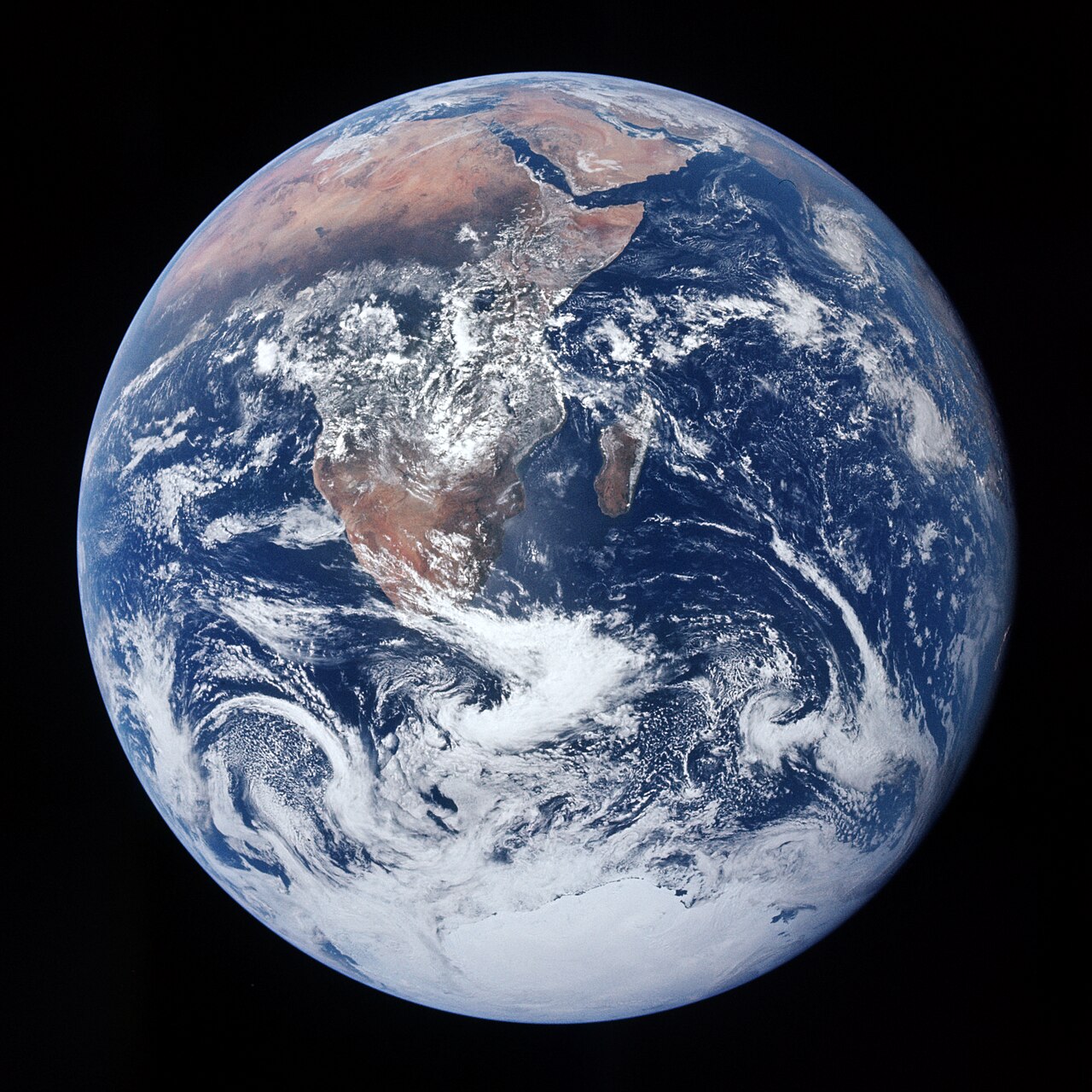 Figura 2 – The Blue Marble. La Terra fotografata dall’equipaggio di Apollo 17 il 7 dicembre 1972. Crediti: NASA/Johnson Space Center